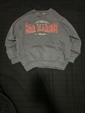 DIMCO Apparel Bar Harbor Maine Graphic Crewneck Sweatshirt with Pocket Size M